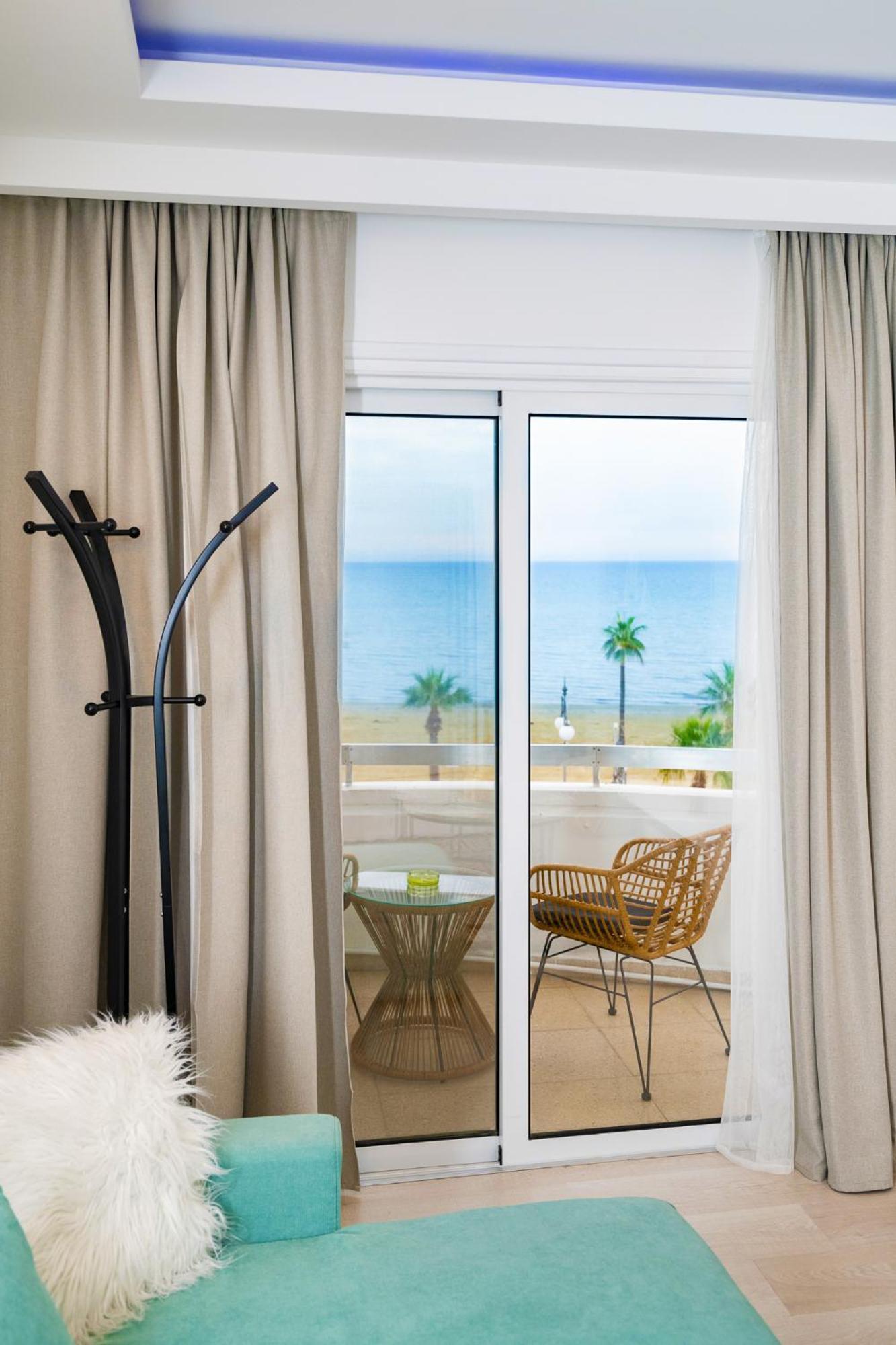 Lazuli Sea View Beachfront Ap 21 Λάρνακα Εξωτερικό φωτογραφία